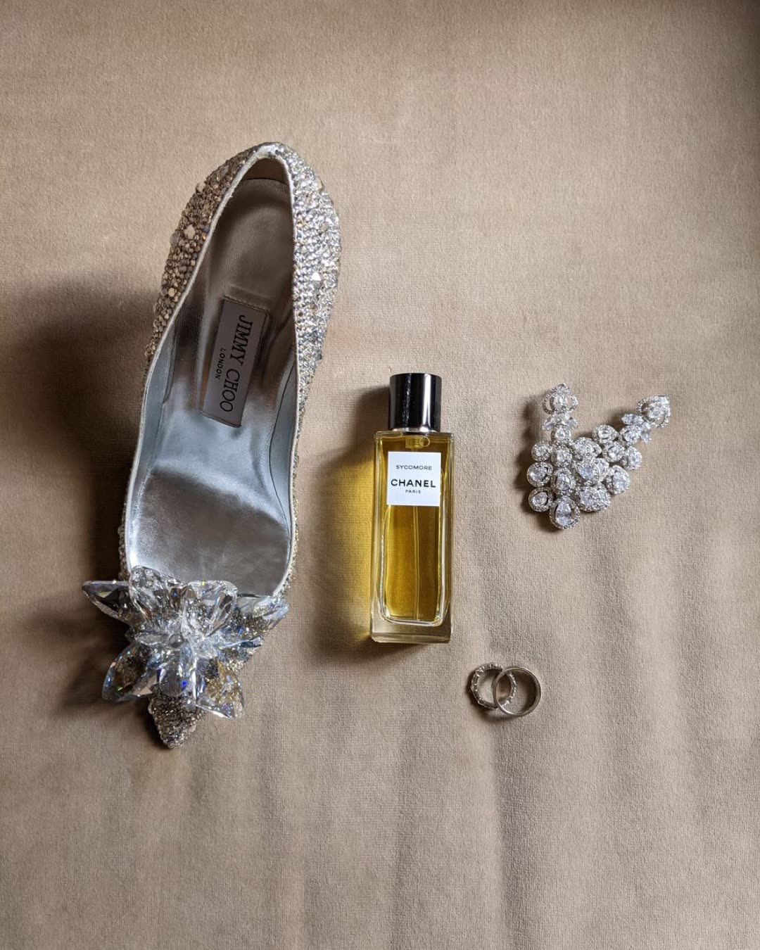 Flat lay of a glamorous high heel, perfume, and jewelry, ideal for luxury fashion displays.